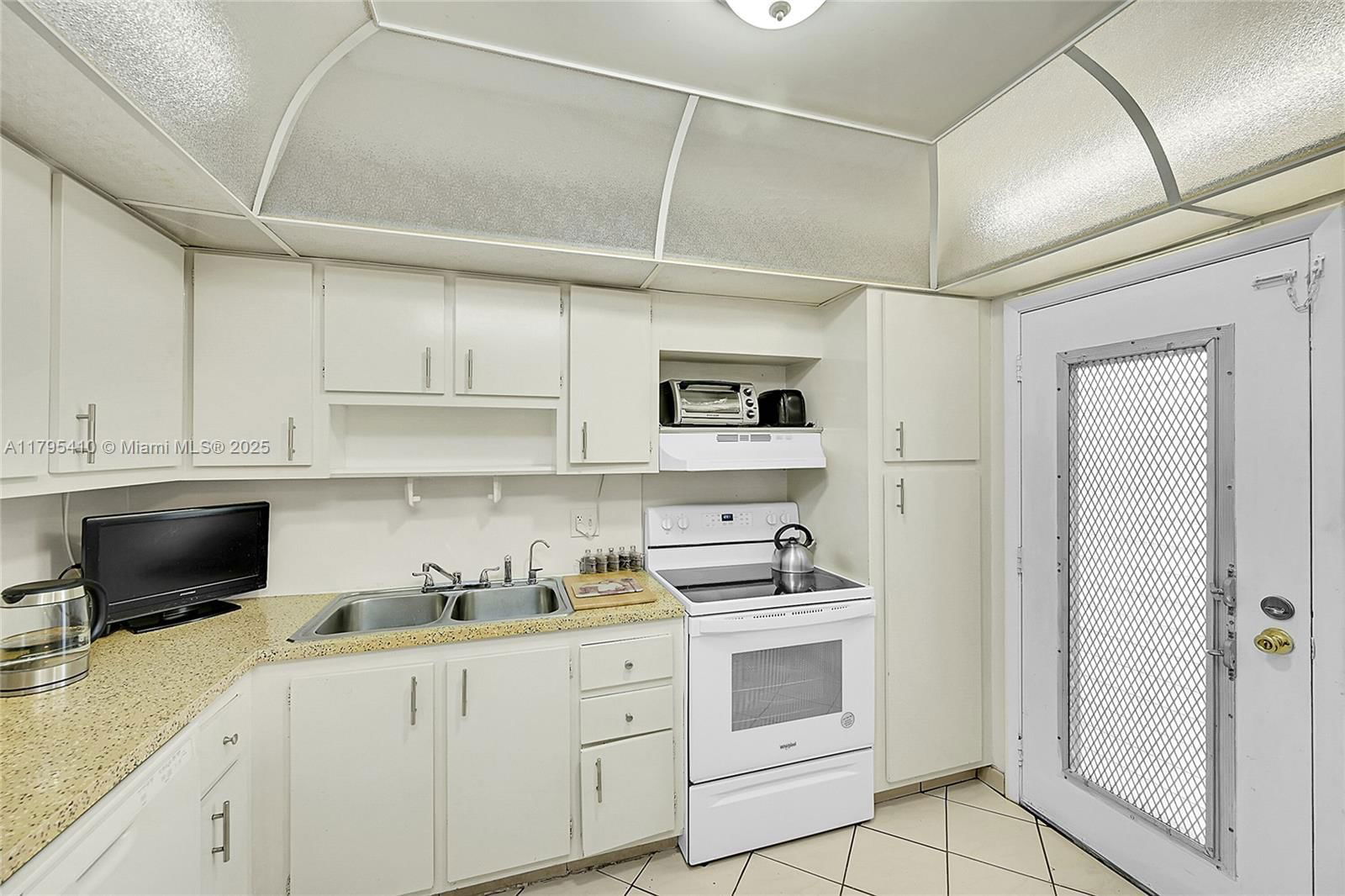 Real estate property located at 6100 Falls Cir Dr #205, Broward, Inverrary Country Club, Lauderhill, FL