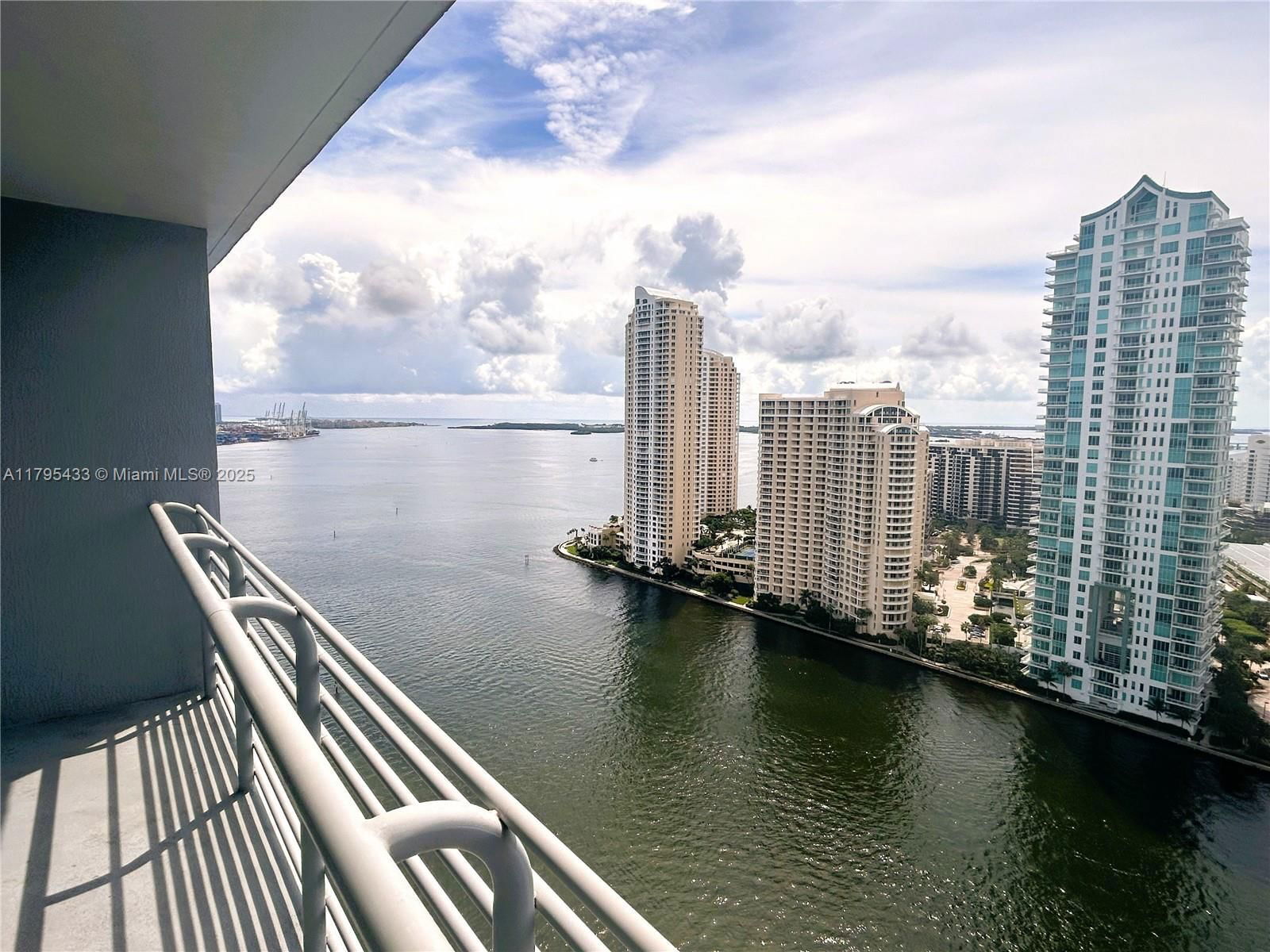 Real estate property located at 325 Biscayne Blvd #2917, Miami-dade, One Miami West Condo, Miami, FL