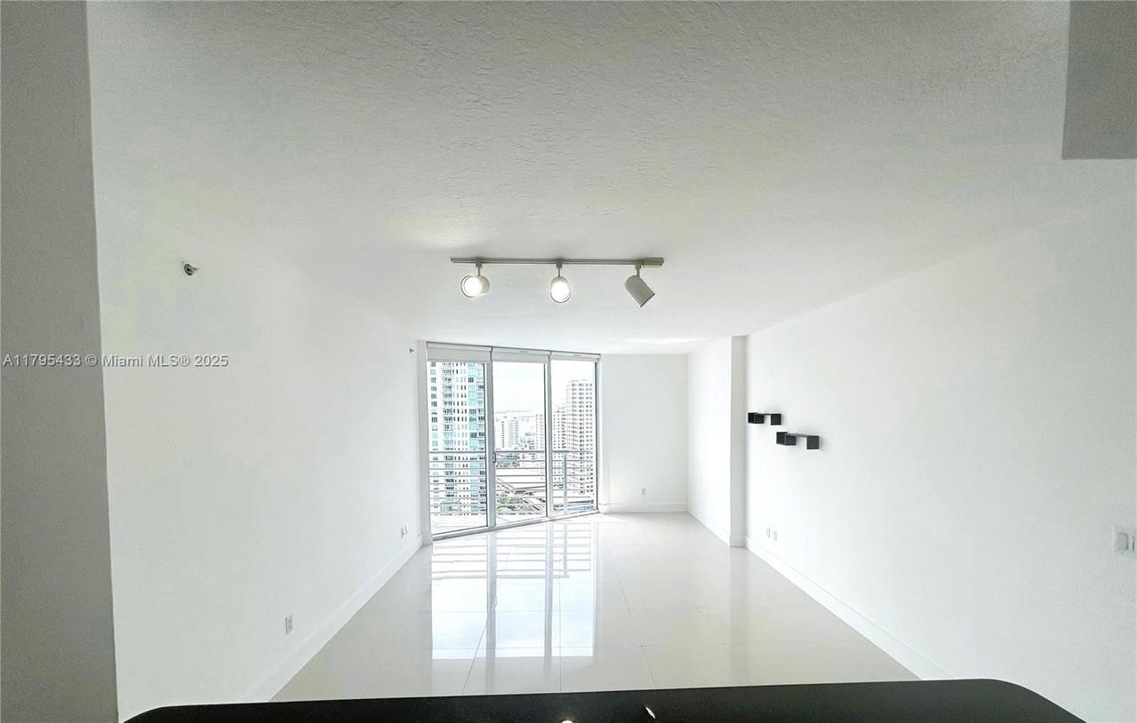 Real estate property located at 325 Biscayne Blvd #2917, Miami-dade, One Miami West Condo, Miami, FL