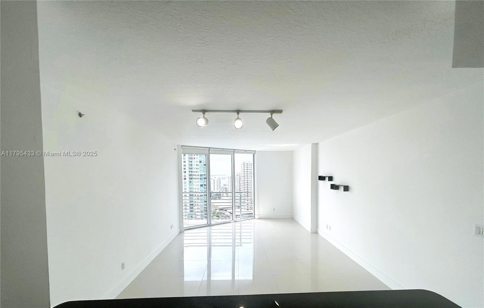Real estate property located at 325 Biscayne Blvd #2917, Miami-dade, One Miami West Condo, Miami, FL
