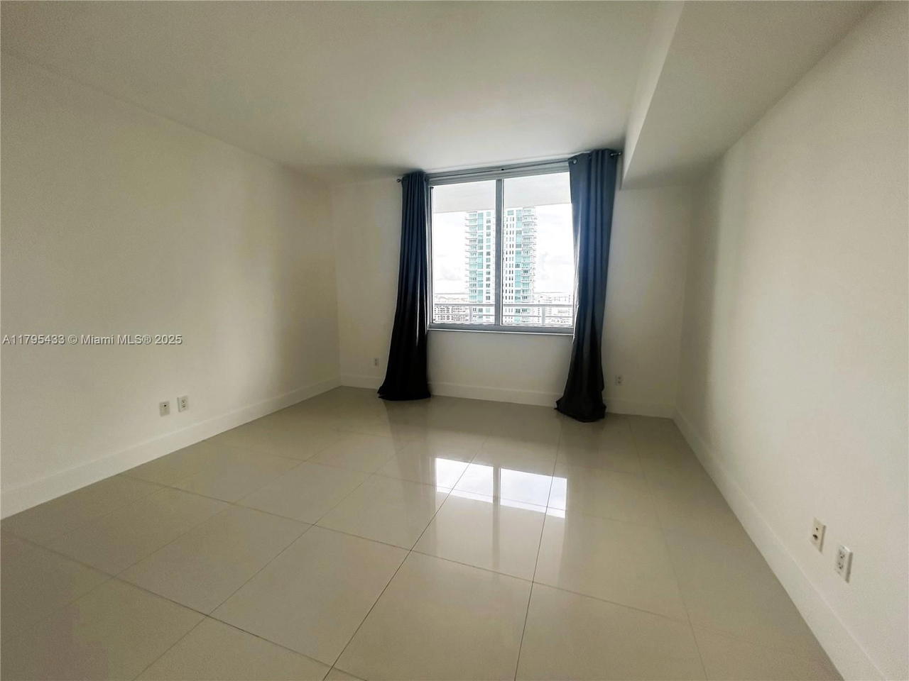 Real estate property located at 325 Biscayne Blvd #2917, Miami-dade, One Miami West Condo, Miami, FL