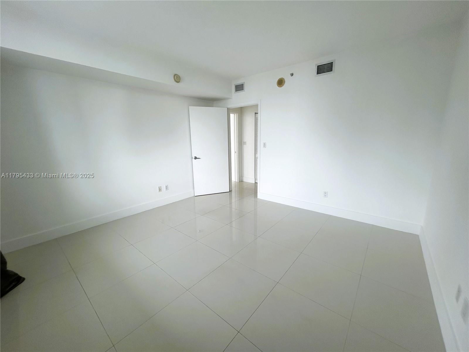 Real estate property located at 325 Biscayne Blvd #2917, Miami-dade, One Miami West Condo, Miami, FL