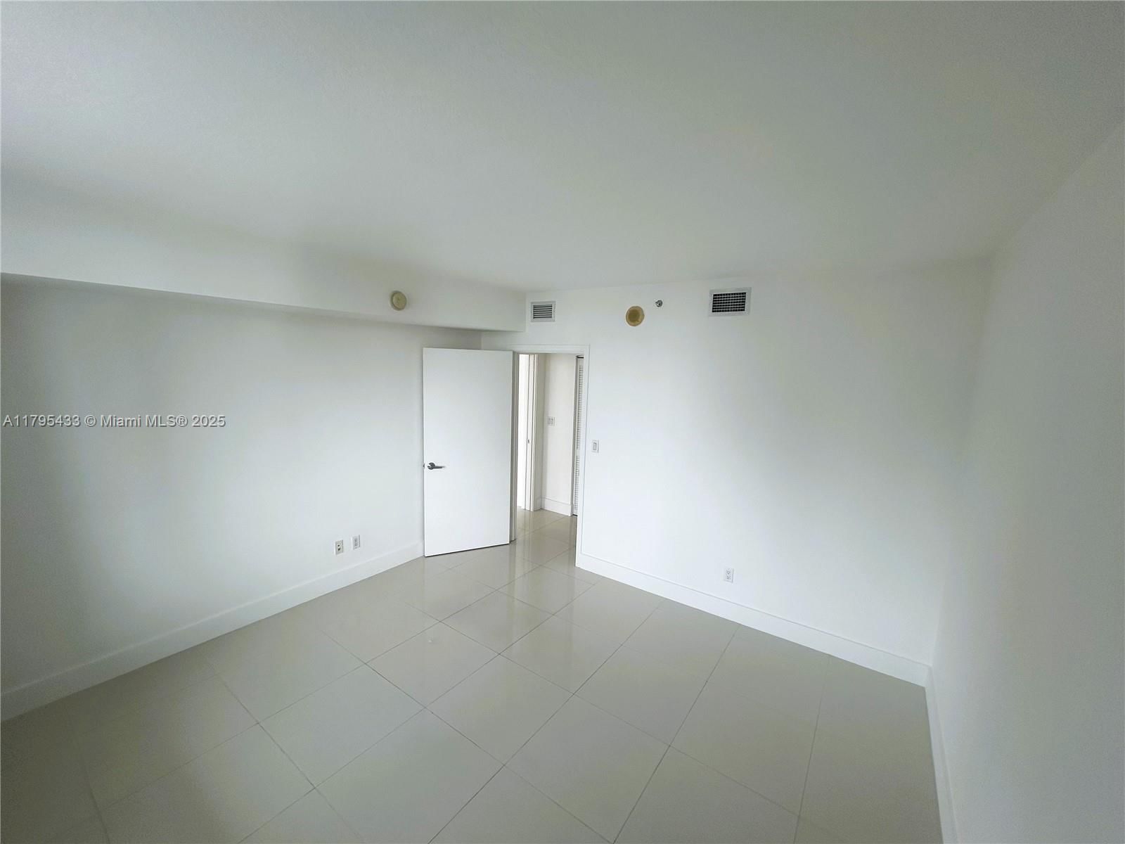 Real estate property located at 325 Biscayne Blvd #2917, Miami-dade, One Miami West Condo, Miami, FL