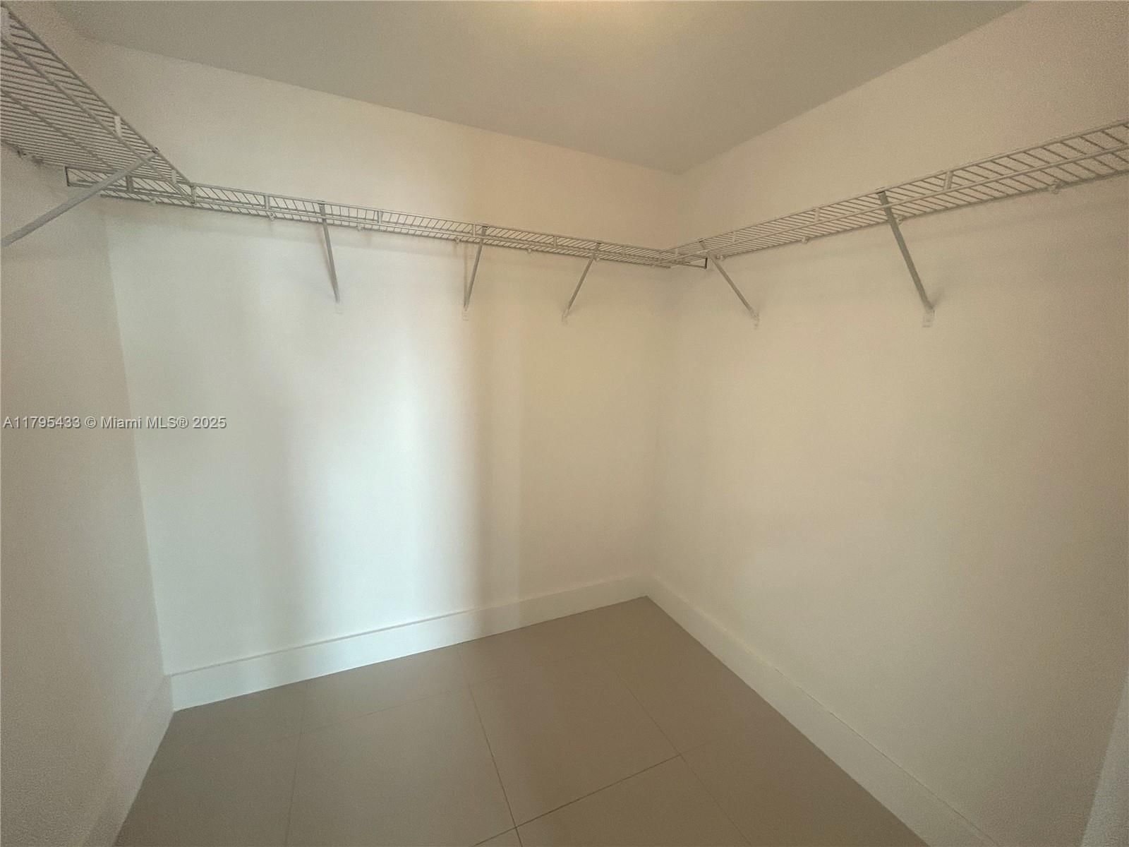 Real estate property located at 325 Biscayne Blvd #2917, Miami-dade, One Miami West Condo, Miami, FL