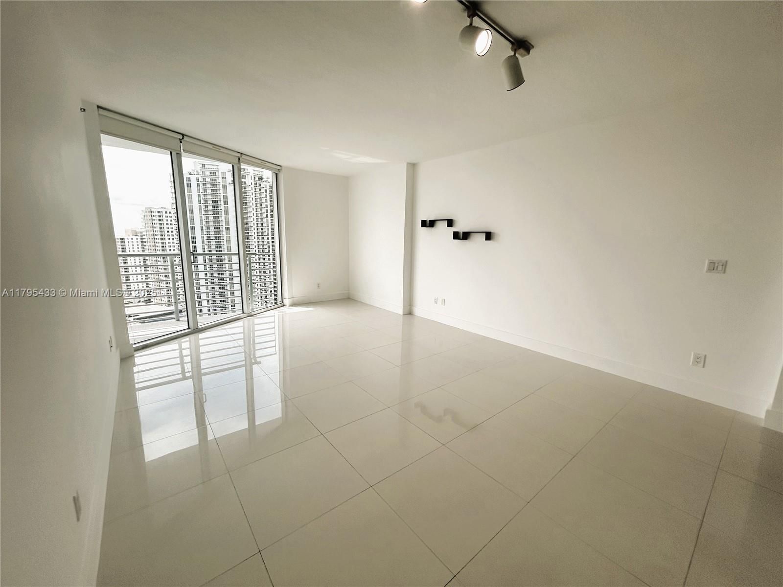 Real estate property located at 325 Biscayne Blvd #2917, Miami-dade, One Miami West Condo, Miami, FL