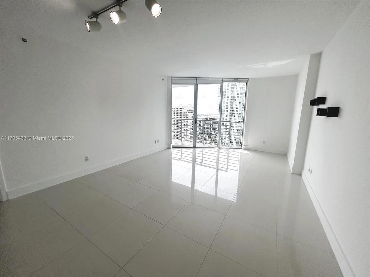 Real estate property located at 325 Biscayne Blvd #2917, Miami-dade, One Miami West Condo, Miami, FL