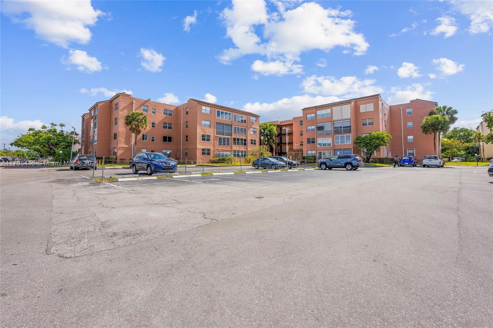 Real estate property located at 2861 Somerset Dr #104, Broward, Somerset No Six Condo, Lauderdale Lakes, FL