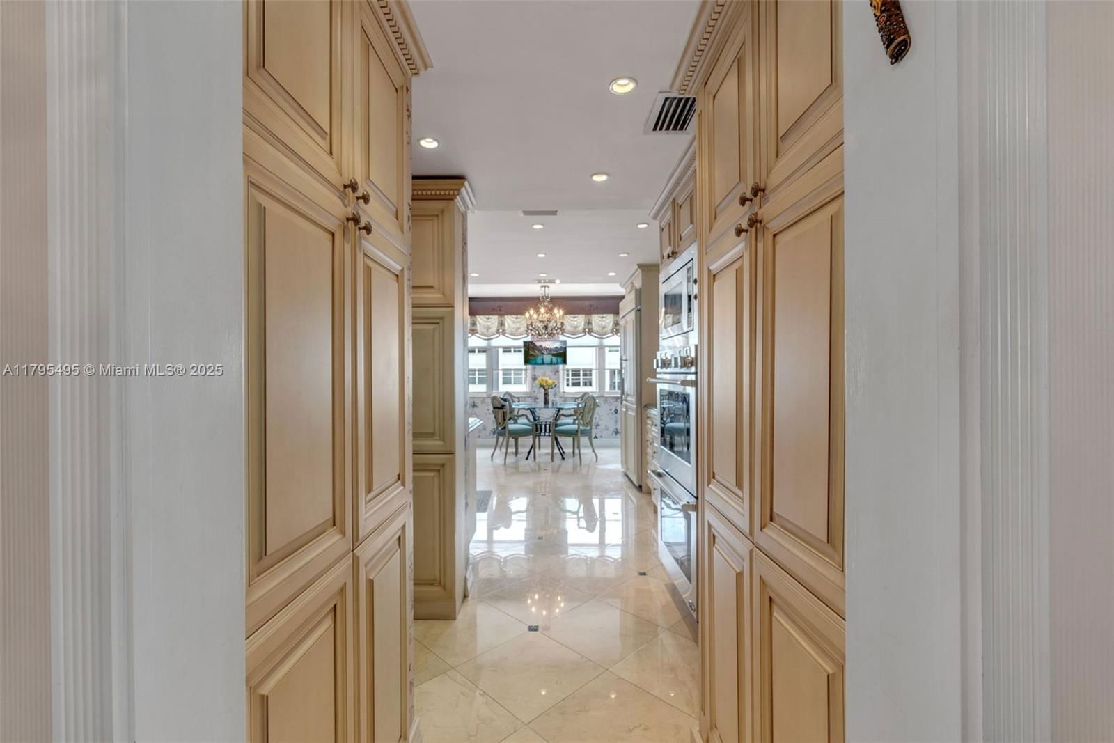 Real estate property located at 5660 Collins Ave #7E, Miami-dade, Fifty Six-sixty Collins A, Miami Beach, FL