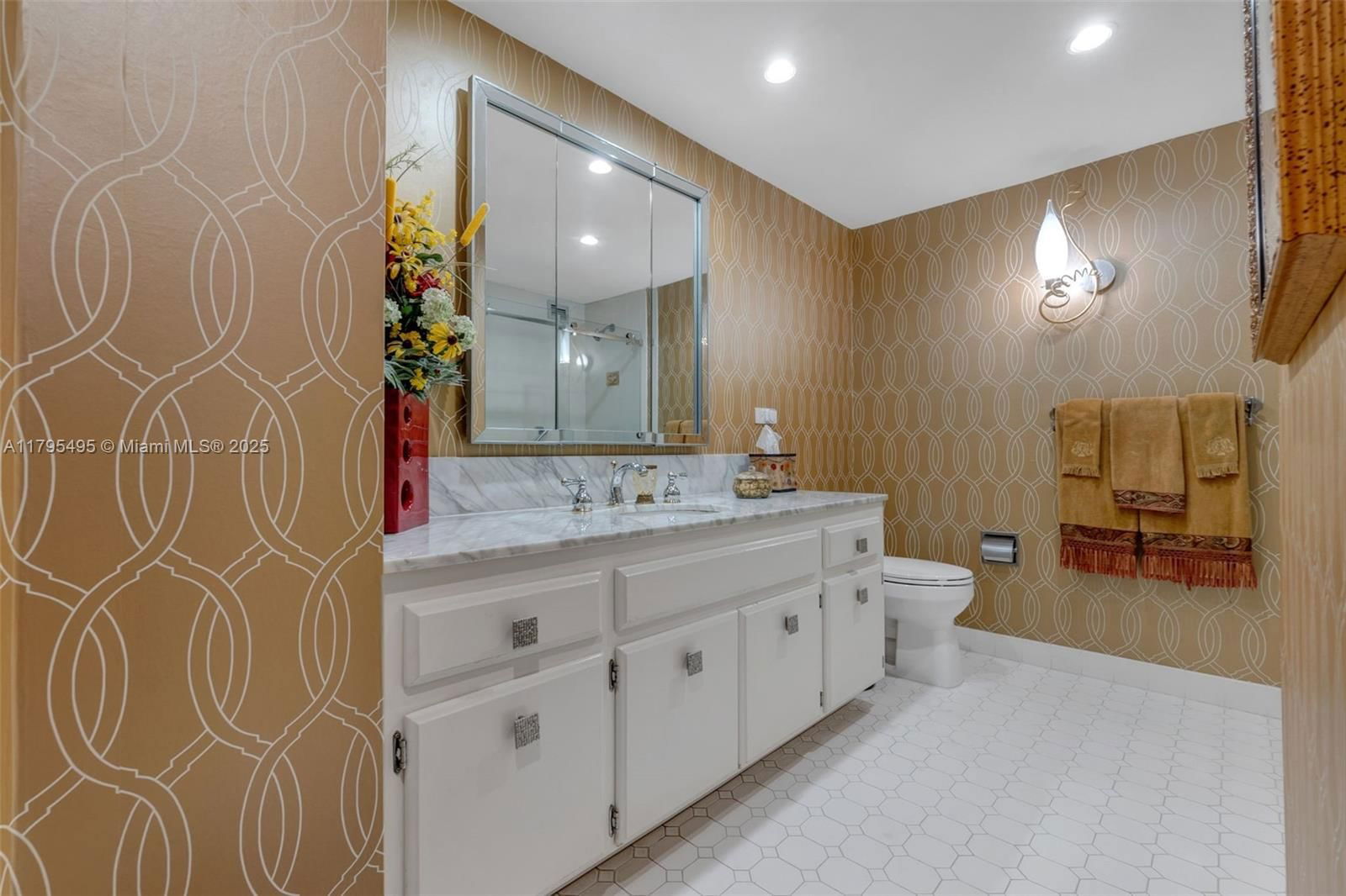 Real estate property located at 5660 Collins Ave #7E, Miami-dade, Fifty Six-sixty Collins A, Miami Beach, FL