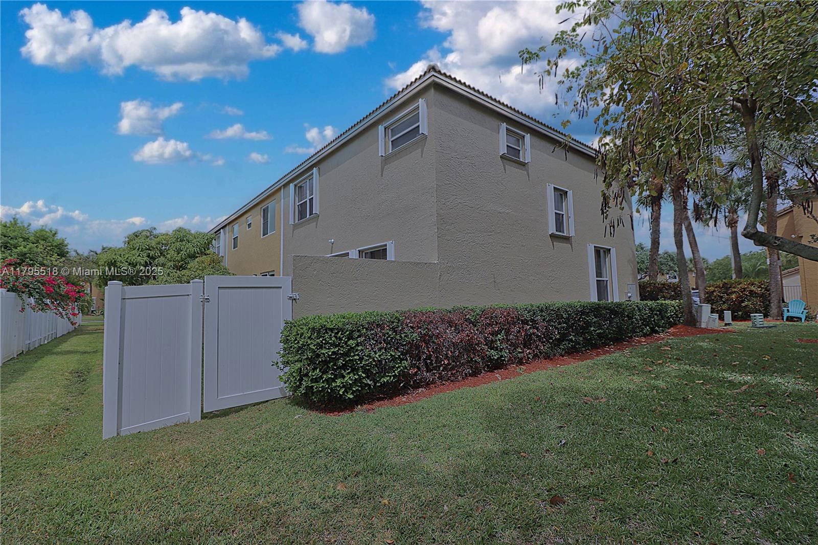 Real estate property located at 1427 154th Ln, Broward, Towngate Park Crossing, Pembroke Pines, FL