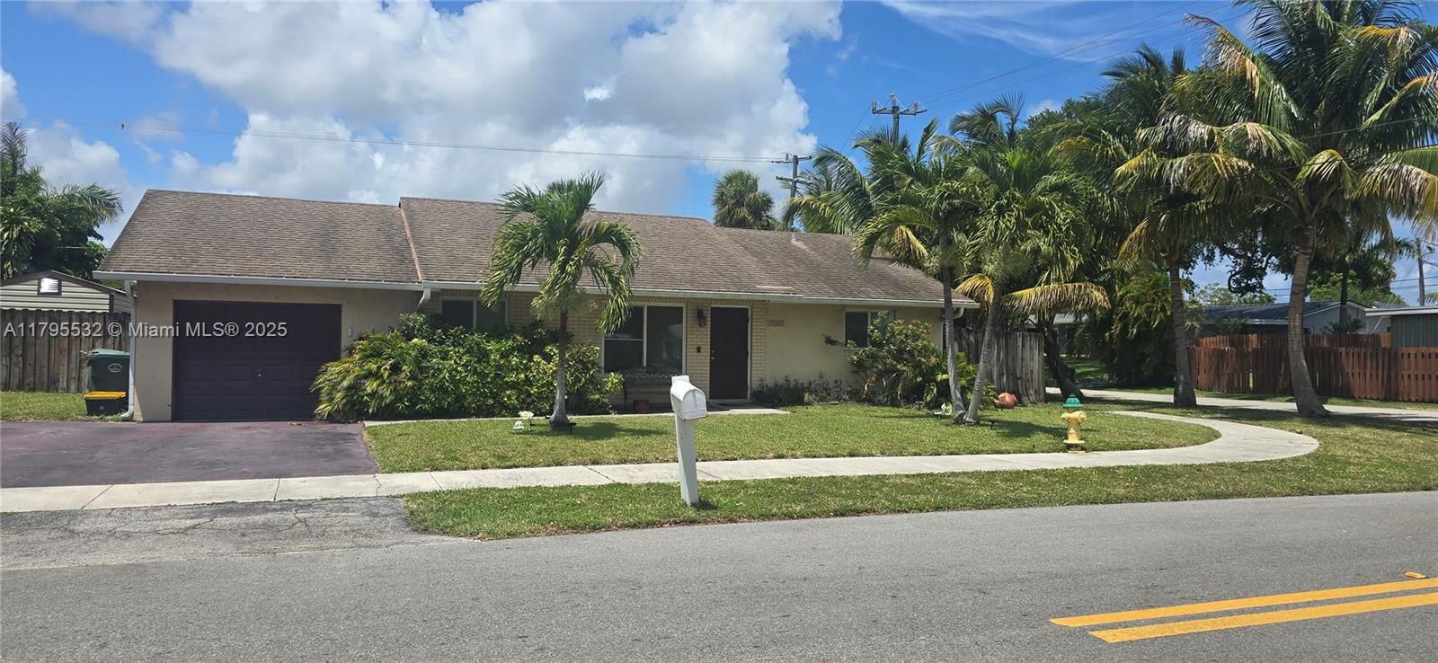 Real estate property located at 1701 43rd St, Broward, Royal Palm Lake Estates, Oakland Park, FL