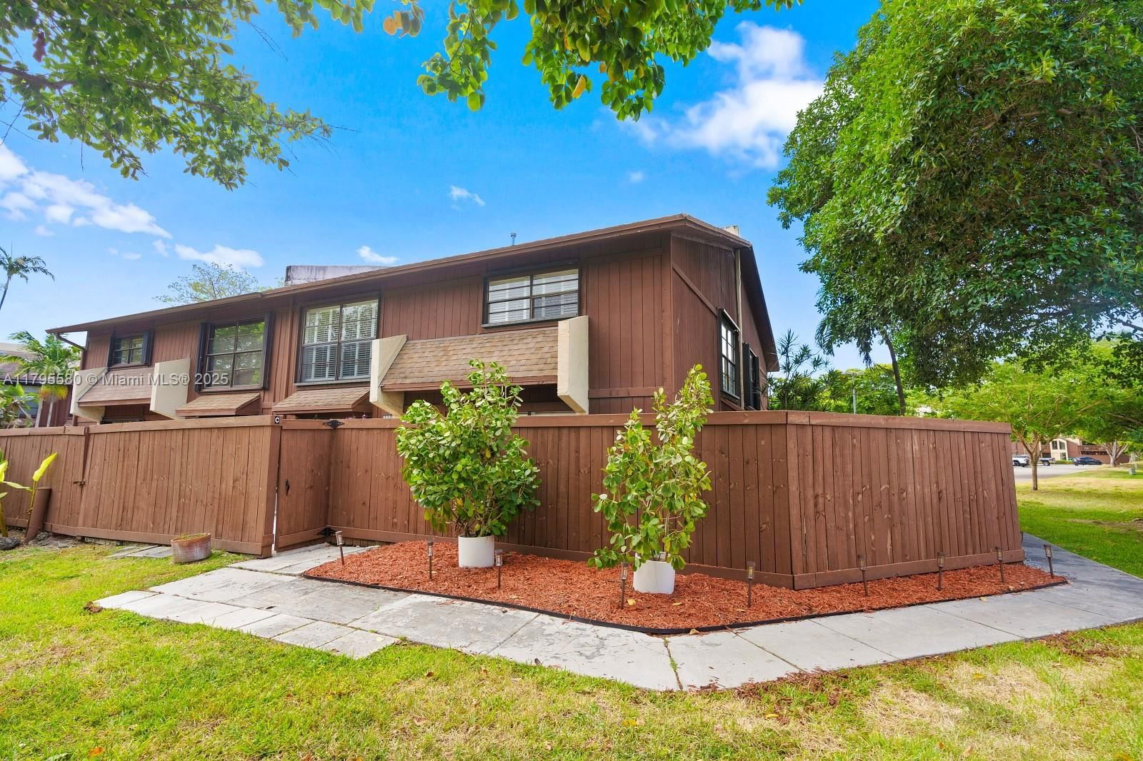 Real estate property located at 6537 116th Pl C, Miami-dade, Snapper Village Condo Pha, Miami, FL