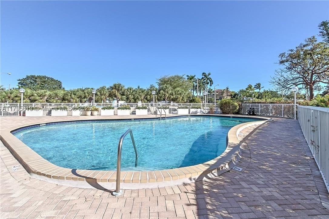 Real estate property located at 2701 Ocean Blvd #15E, Broward, Embassy Tower Inc Condo, Fort Lauderdale, FL
