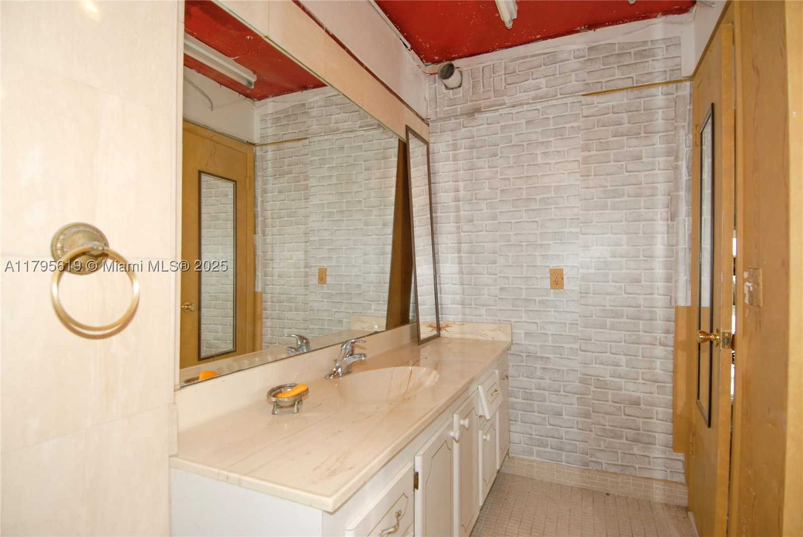 Real estate property located at 2701 Ocean Blvd #15E, Broward, Embassy Tower Inc Condo, Fort Lauderdale, FL