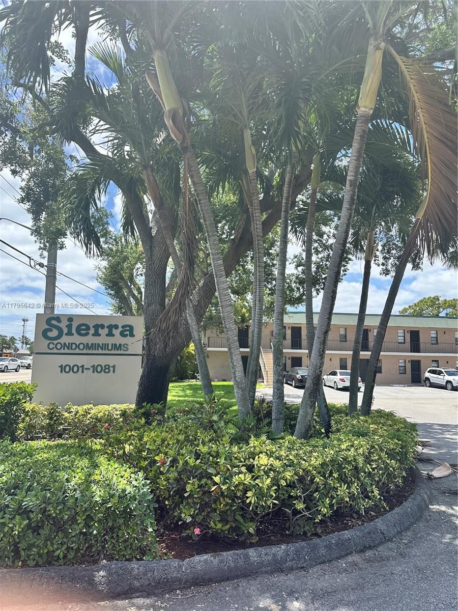 Real estate property located at 1081 Monterey Rd #3-12, Martin, Sierra Condo Apartments, Stuart, FL