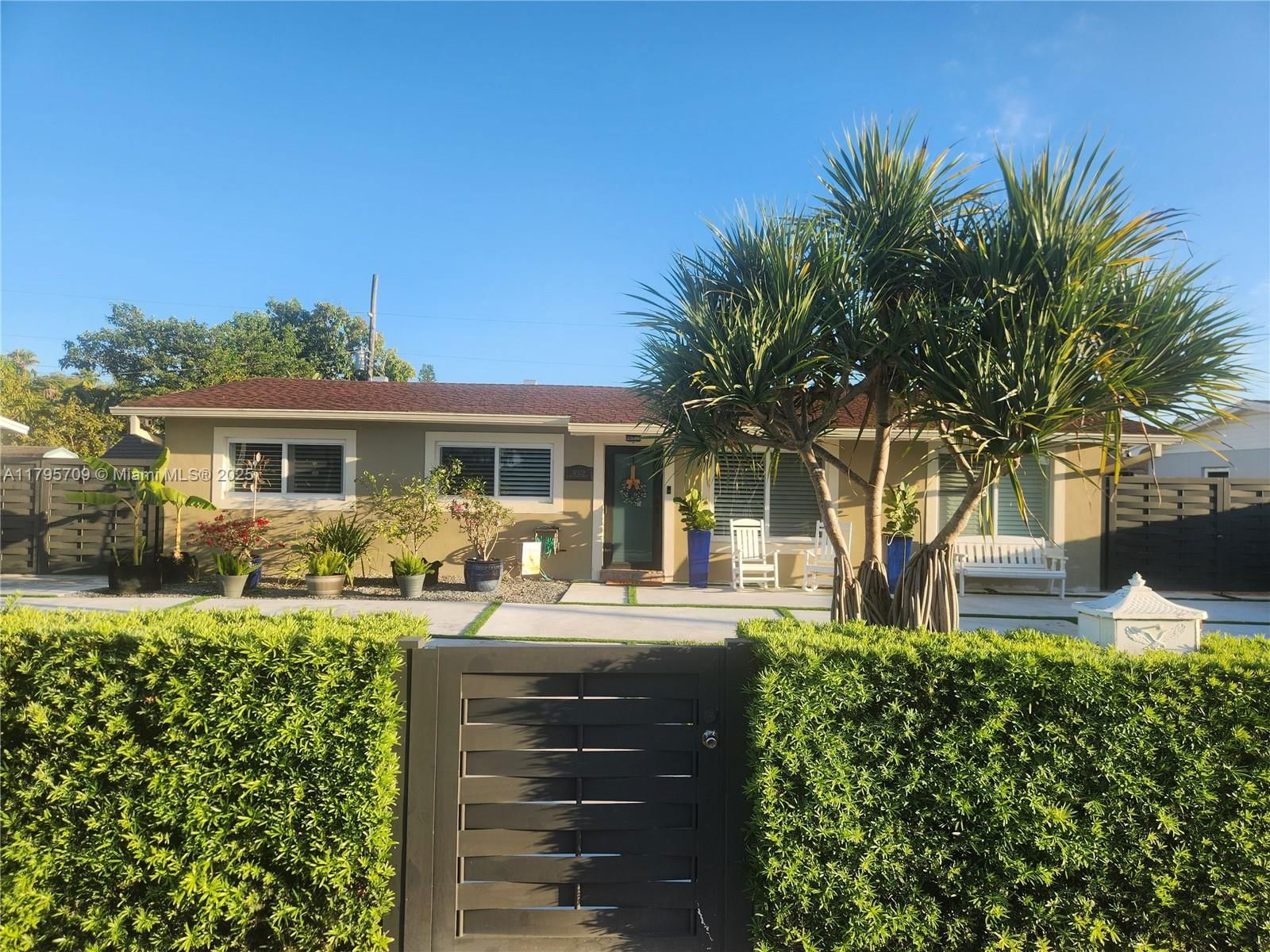 Real estate property located at 10320 54 Street, Miami-dade, Heftler Homes Sec 3, Miami, FL
