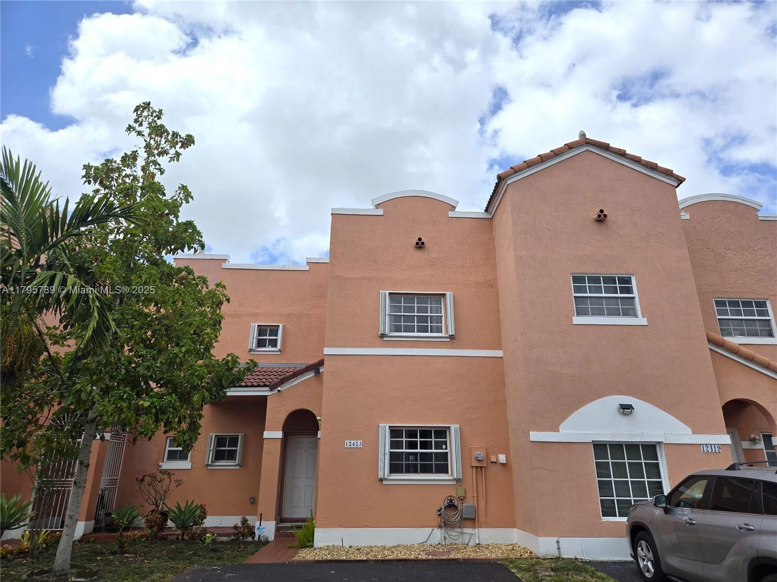 Real estate property located at 12423 7th Ln, Miami-dade, Lake Pointe Sec 1, Miami, FL