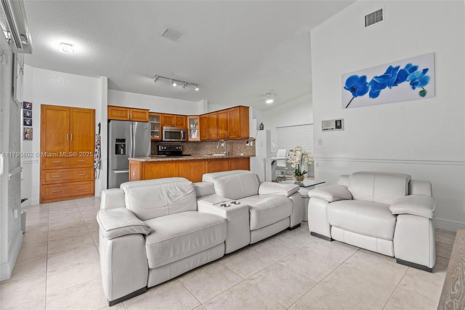 Real estate property located at 14162 87th Ct, Miami-dade, Avalon Estates, Miami Lakes, FL