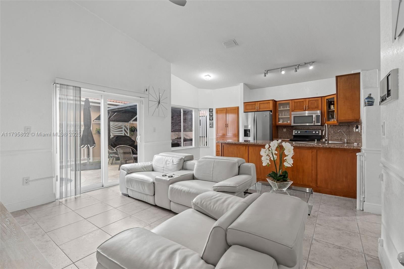 Real estate property located at 14162 87th Ct, Miami-dade, Avalon Estates, Miami Lakes, FL