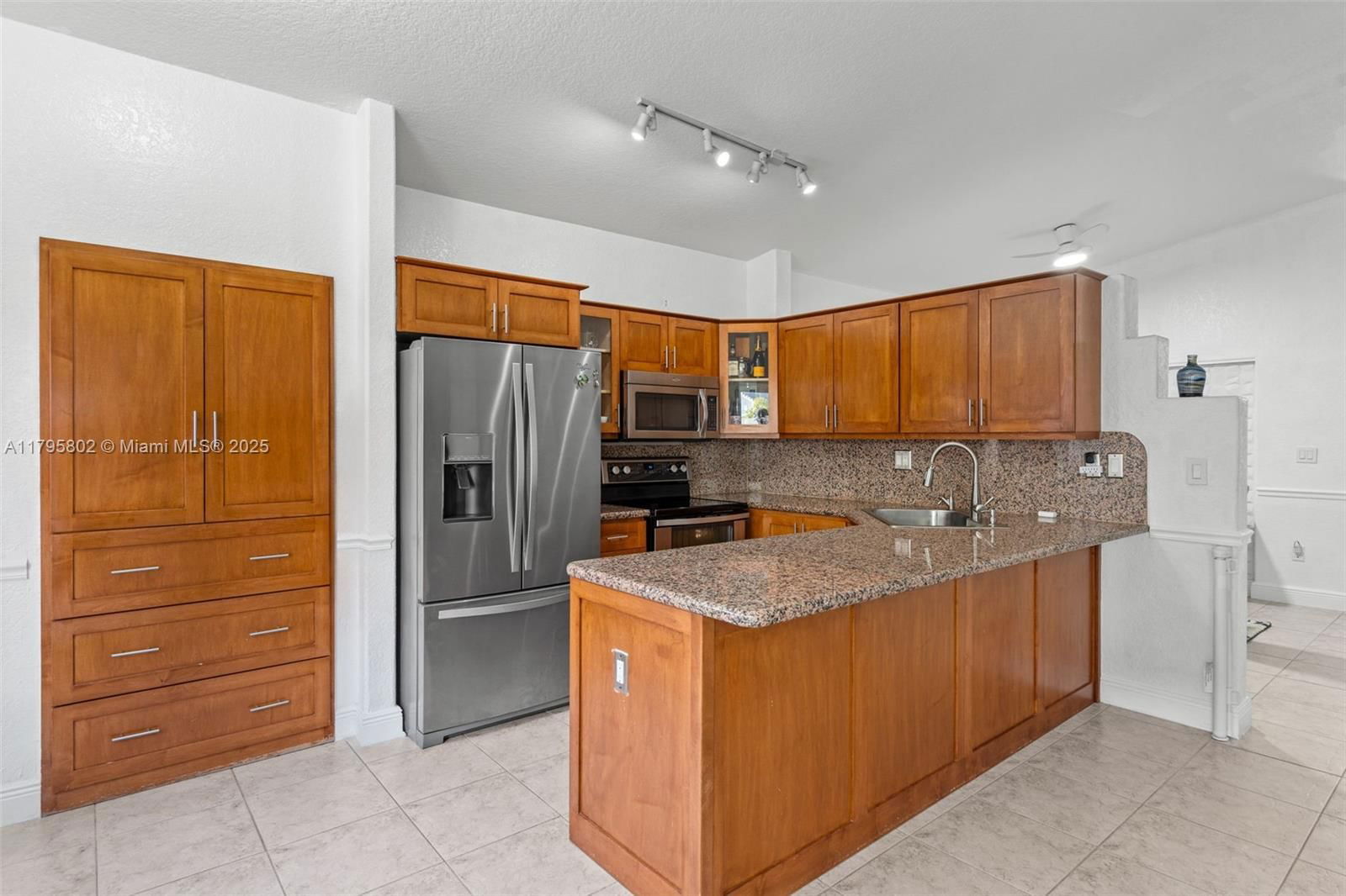 Real estate property located at 14162 87th Ct, Miami-dade, Avalon Estates, Miami Lakes, FL