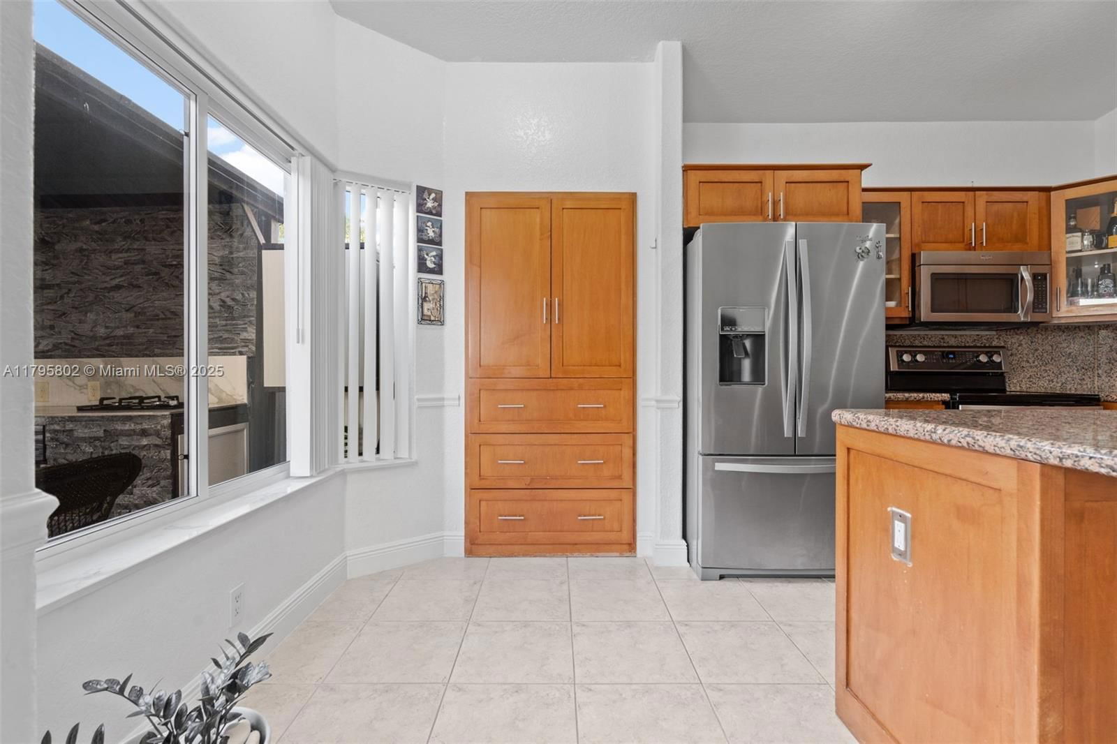Real estate property located at 14162 87th Ct, Miami-dade, Avalon Estates, Miami Lakes, FL