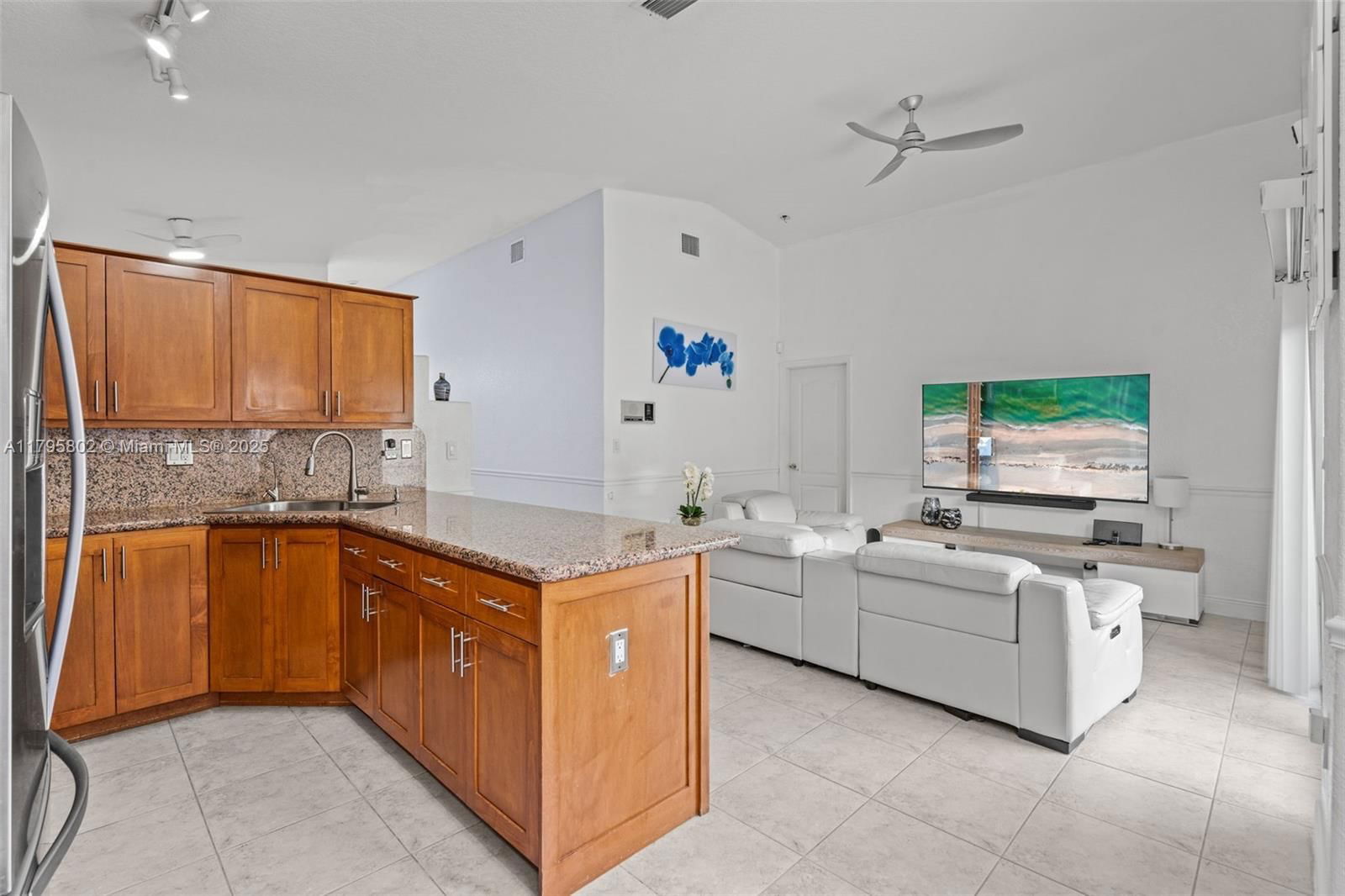 Real estate property located at 14162 87th Ct, Miami-dade, Avalon Estates, Miami Lakes, FL