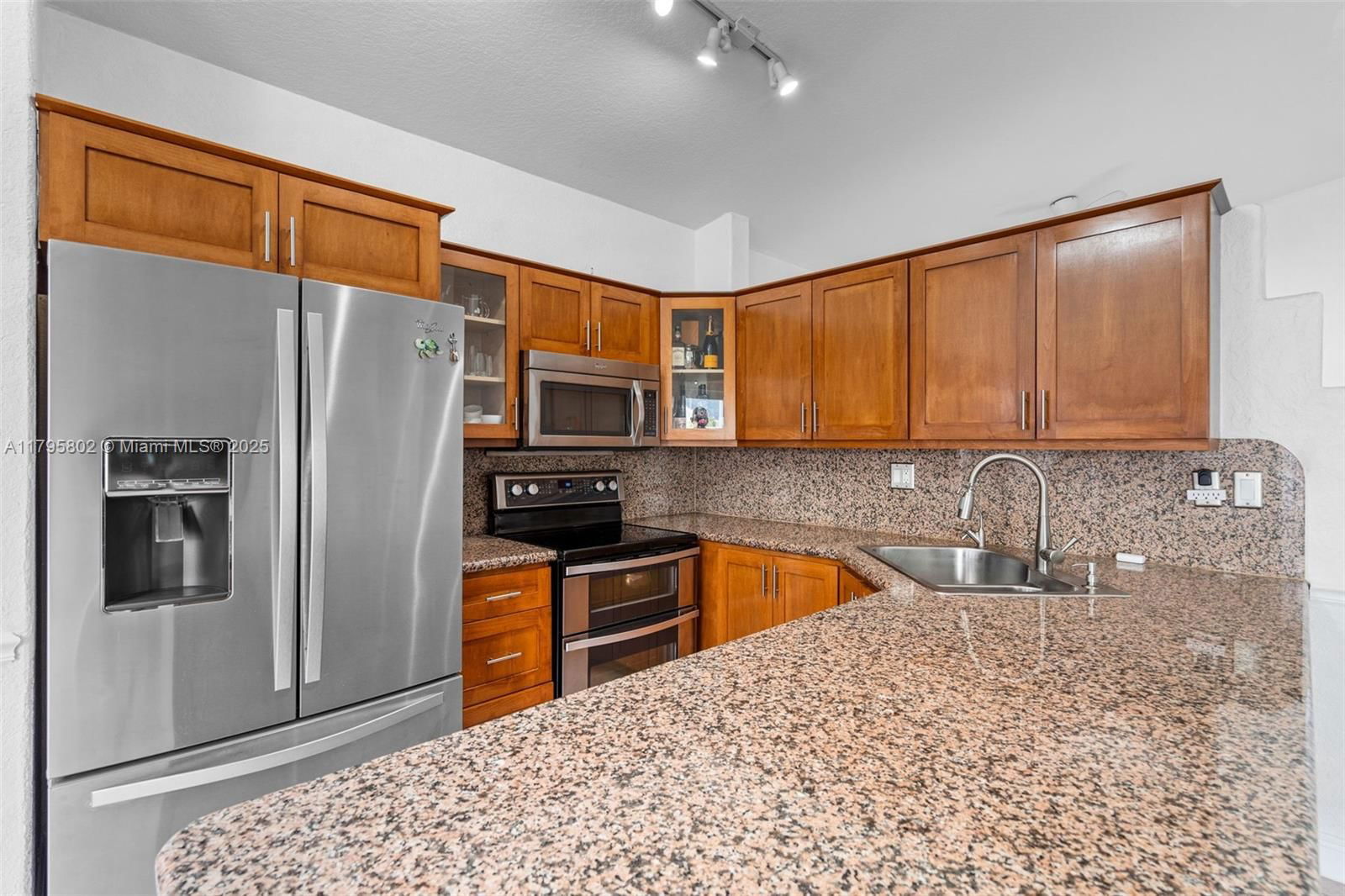 Real estate property located at 14162 87th Ct, Miami-dade, Avalon Estates, Miami Lakes, FL