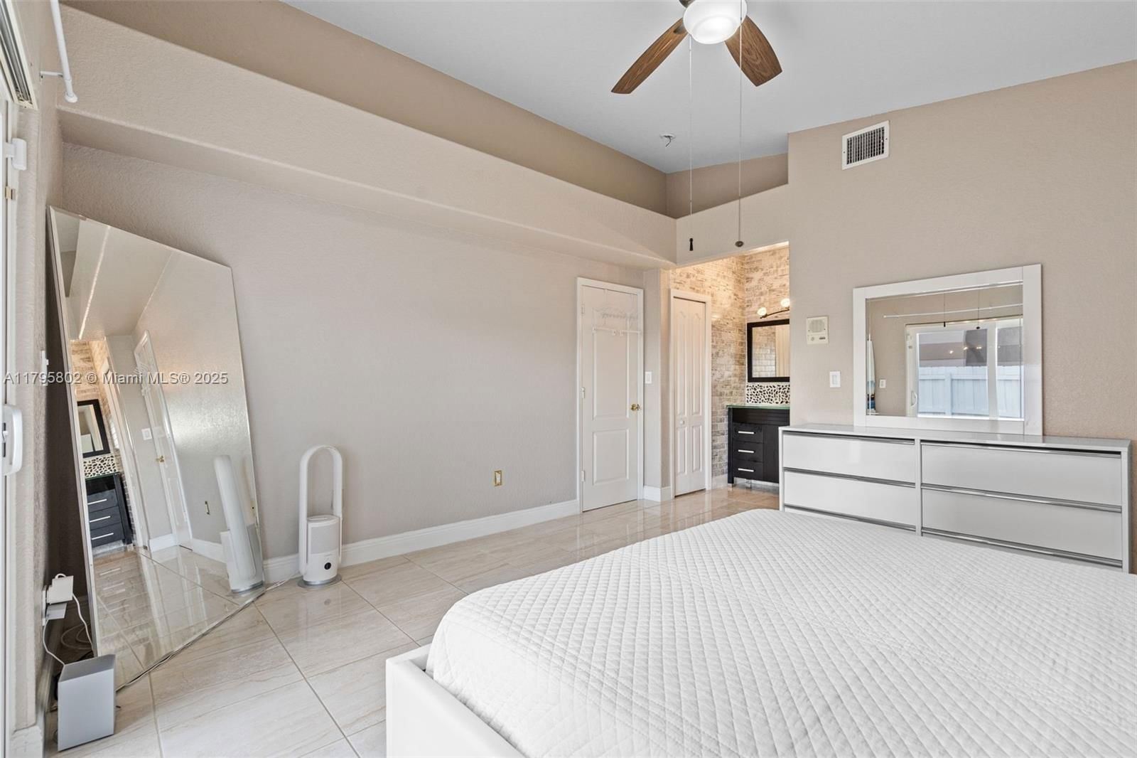 Real estate property located at 14162 87th Ct, Miami-dade, Avalon Estates, Miami Lakes, FL