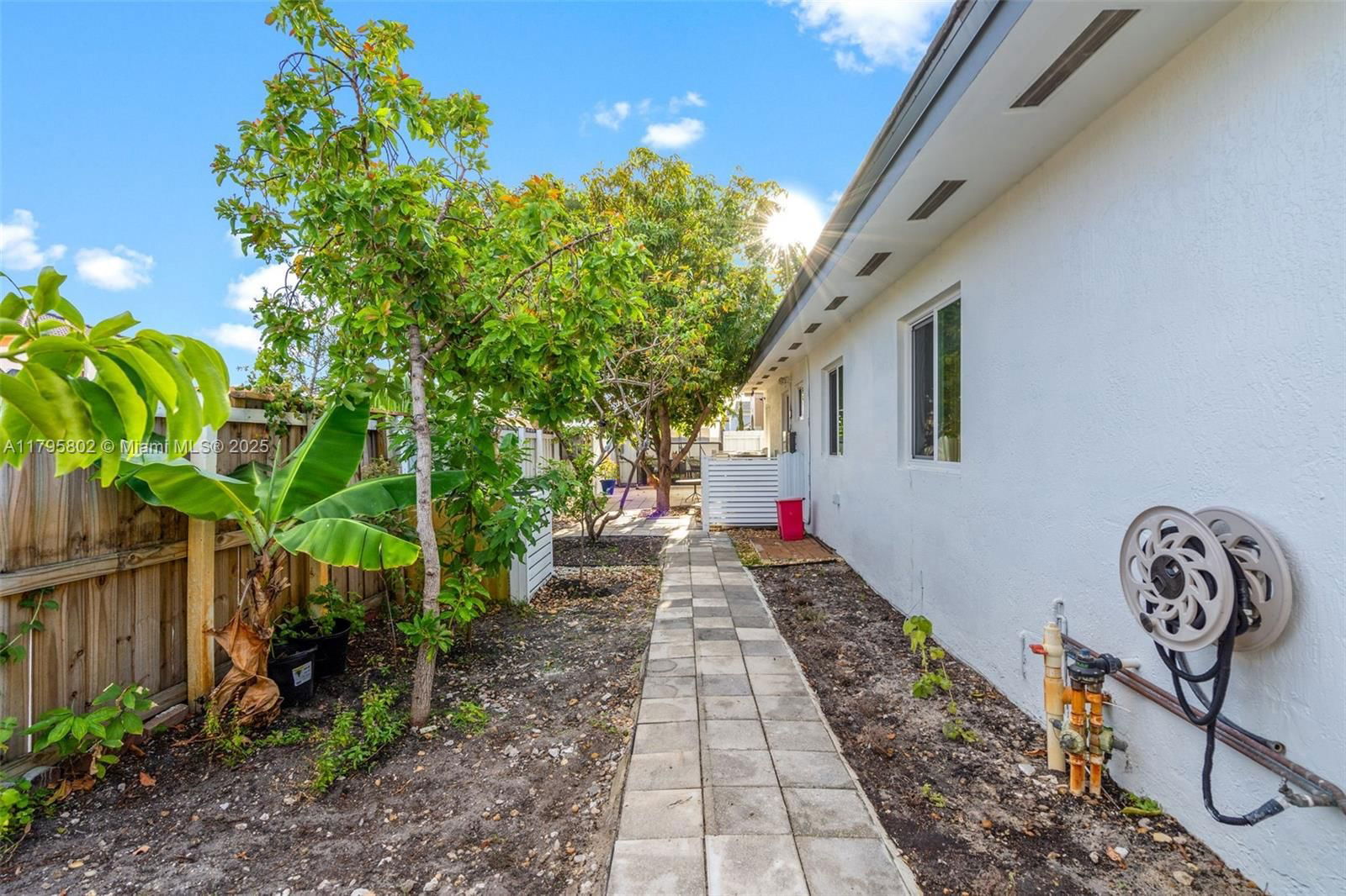 Real estate property located at 14162 87th Ct, Miami-dade, Avalon Estates, Miami Lakes, FL