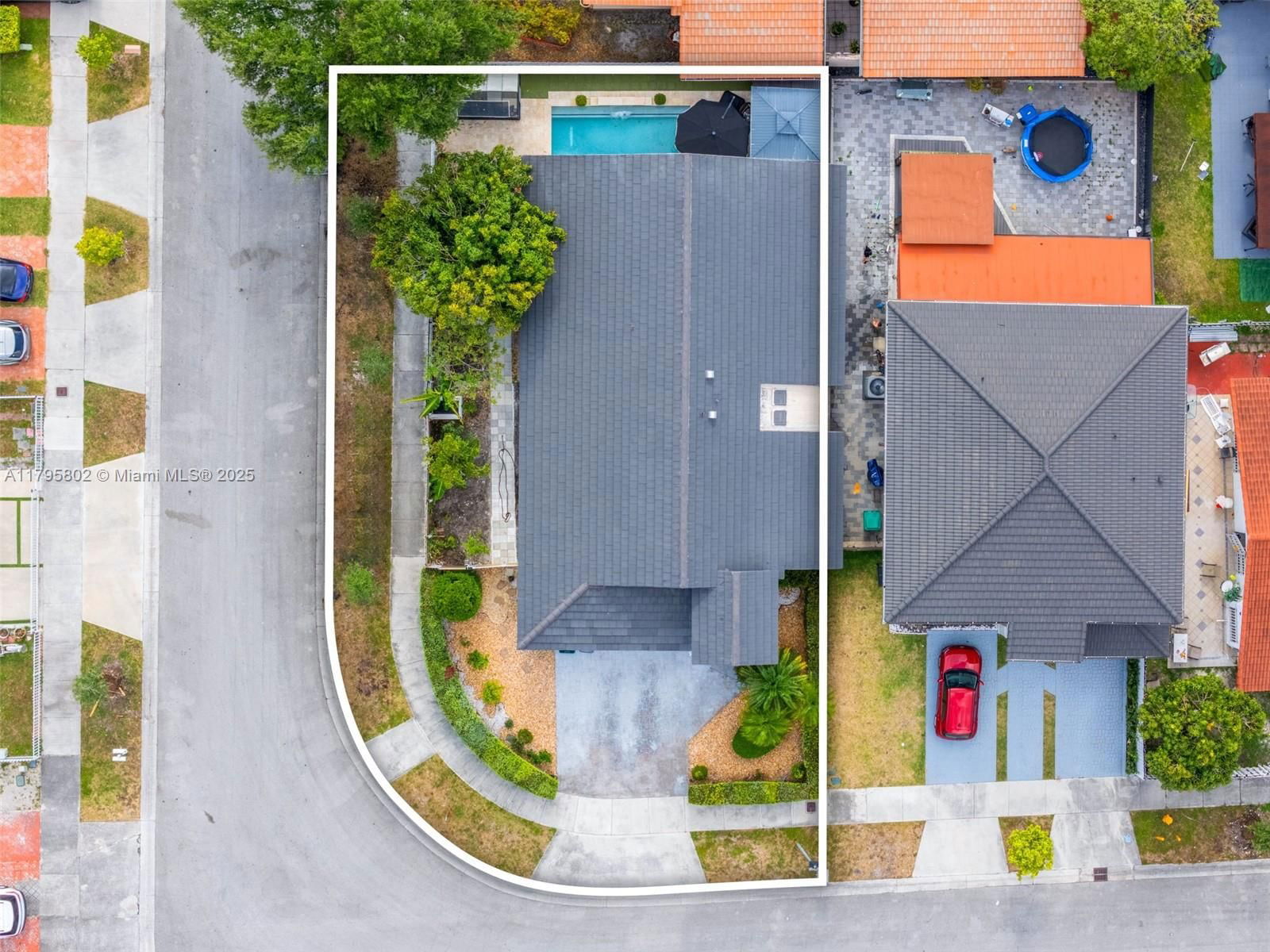 Real estate property located at 14162 87th Ct, Miami-dade, Avalon Estates, Miami Lakes, FL