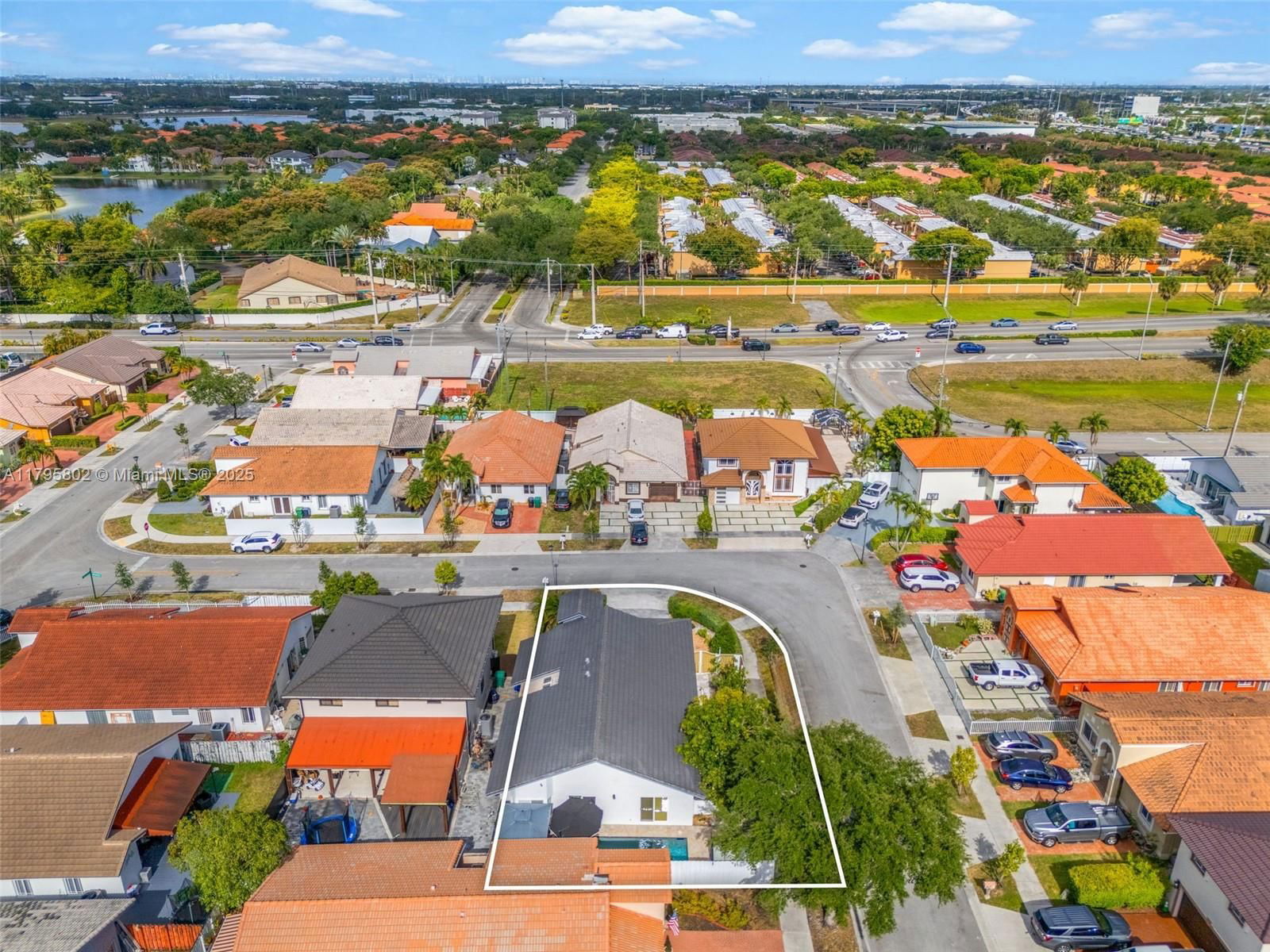 Real estate property located at 14162 87th Ct, Miami-dade, Avalon Estates, Miami Lakes, FL