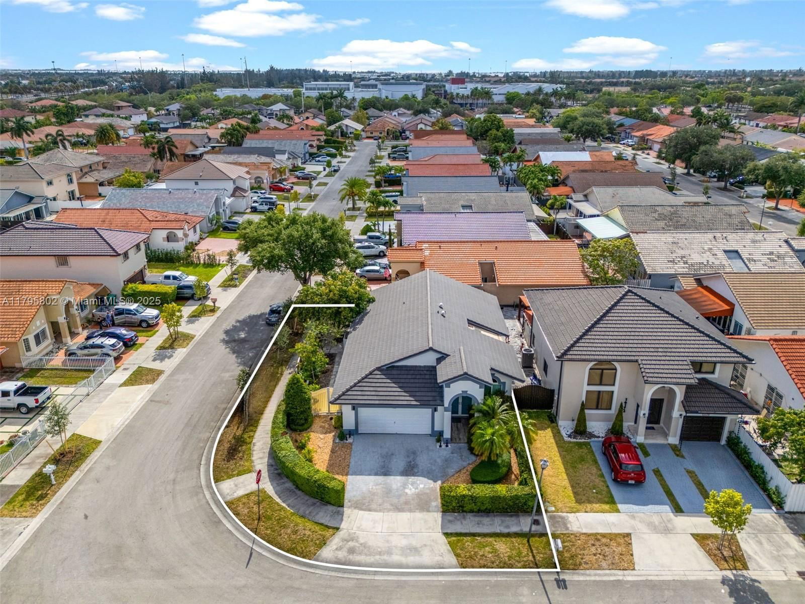 Real estate property located at 14162 87th Ct, Miami-dade, Avalon Estates, Miami Lakes, FL