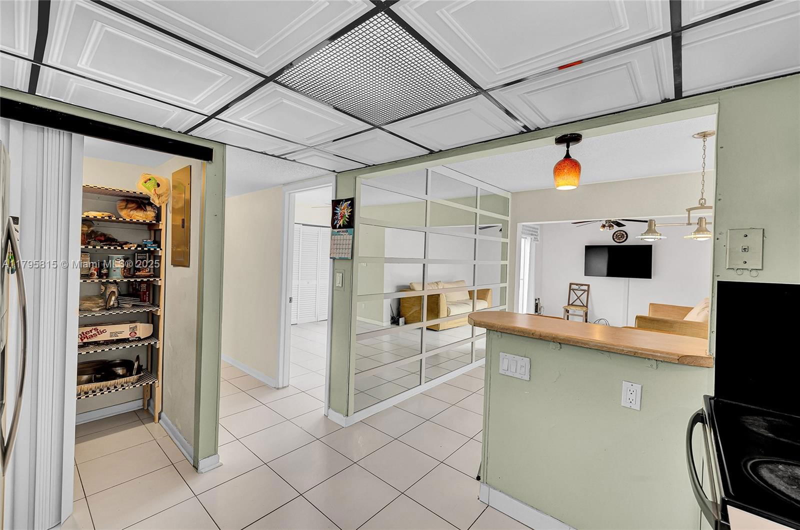 Real estate property located at 2333 81st Ter #6, Broward, Oakbrook Viii Condo, North Lauderdale, FL