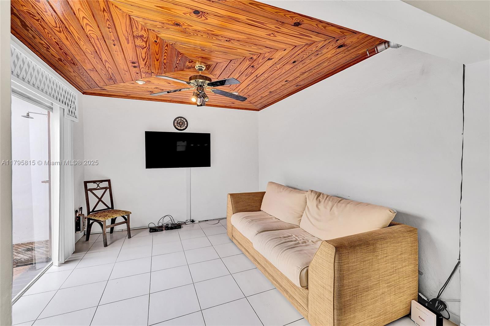 Real estate property located at 2333 81st Ter #6, Broward, Oakbrook Viii Condo, North Lauderdale, FL