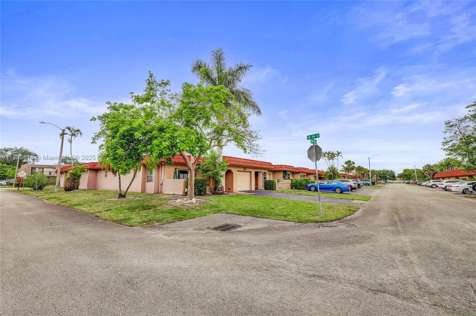Real estate property located at 2333 81st Ter #6, Broward, Oakbrook Viii Condo, North Lauderdale, FL