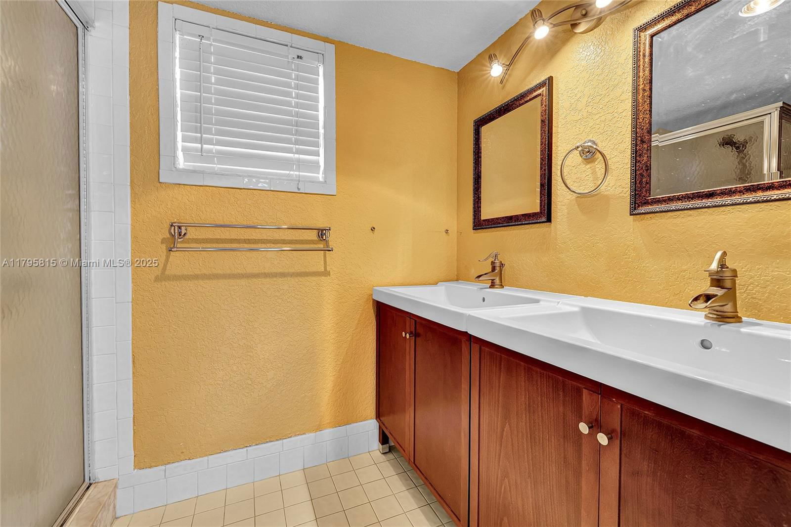 Real estate property located at 2333 81st Ter #6, Broward, Oakbrook Viii Condo, North Lauderdale, FL