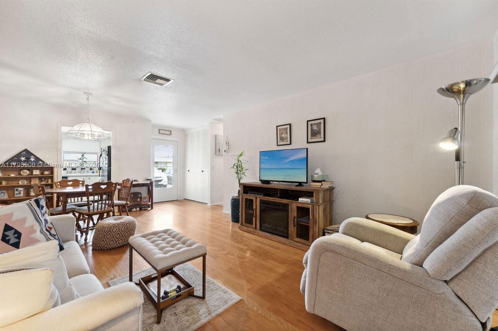 Real estate property located at 2935 Crosley Dr B, Palm Beach, Cresthaven Villas Condo 2, West Palm Beach, FL