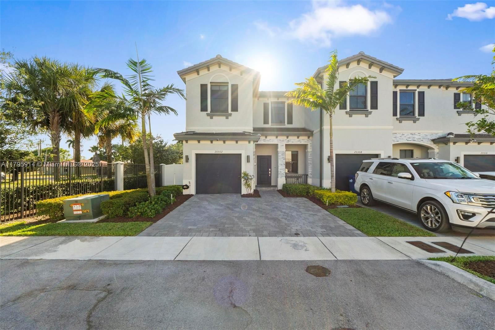 Real estate property located at 20302 6th Pl, Miami-dade, Vista Lago, Miami Gardens, FL