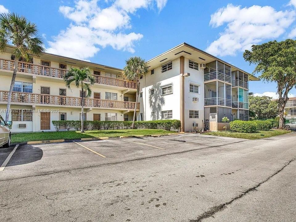 Real estate property located at 16901 13th Ave #209, Miami-dade, Mar-len Gardens No 6 Corp, Miami, FL