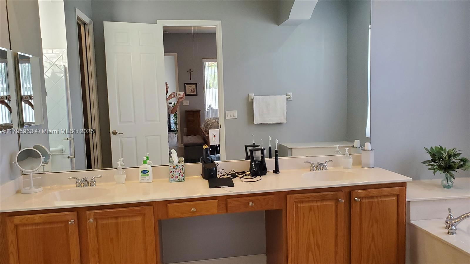 Real estate property located at 7310 17th Ct, Broward, Walnut Creek Replat No 1, Pembroke Pines, FL