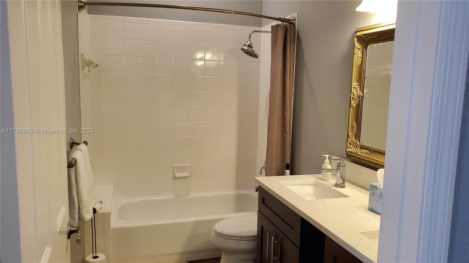 Real estate property located at 7310 17th Ct, Broward, Walnut Creek Replat No 1, Pembroke Pines, FL