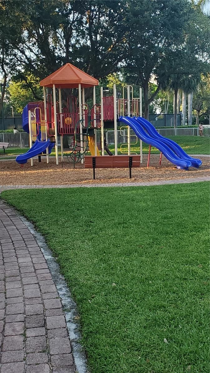 Real estate property located at 7310 17th Ct, Broward, Walnut Creek Replat No 1, Pembroke Pines, FL
