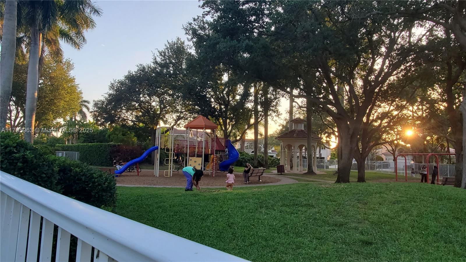 Real estate property located at 7310 17th Ct, Broward, Walnut Creek Replat No 1, Pembroke Pines, FL