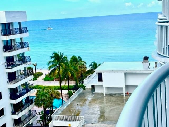 Real estate property located at 5401 Collins Ave #611, Miami-dade, The Carriage House Condo, Miami Beach, FL
