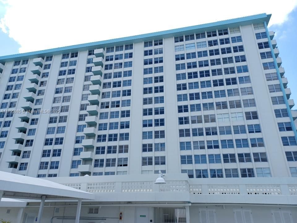 Real estate property located at 2899 Collins Ave #1218, Miami-dade, Triton Tower Condo, Miami Beach, FL