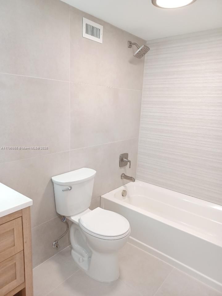Real estate property located at 2899 Collins Ave #1218, Miami-dade, Triton Tower Condo, Miami Beach, FL