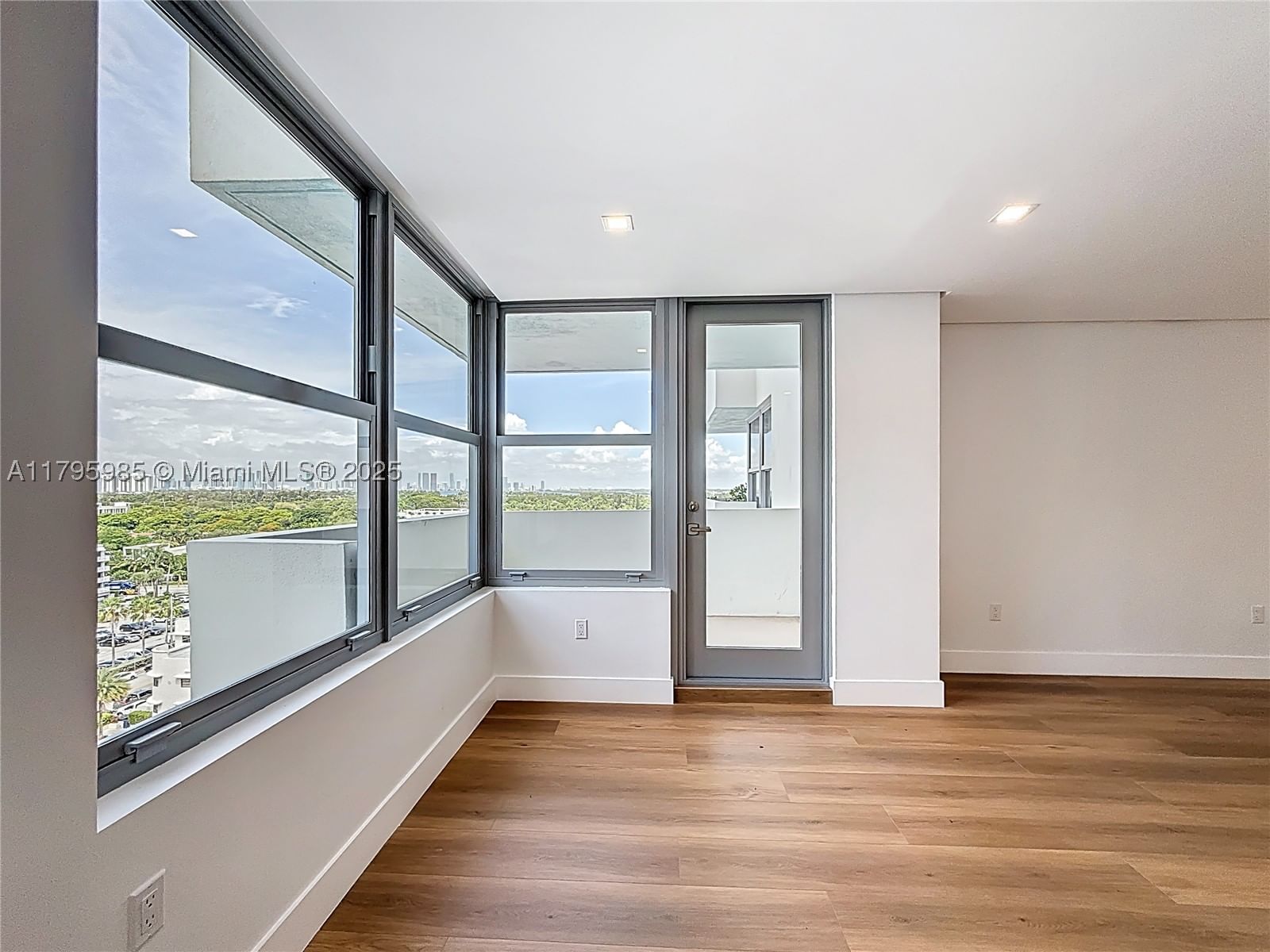 Real estate property located at 2899 Collins Ave #1218, Miami-dade, Triton Tower Condo, Miami Beach, FL