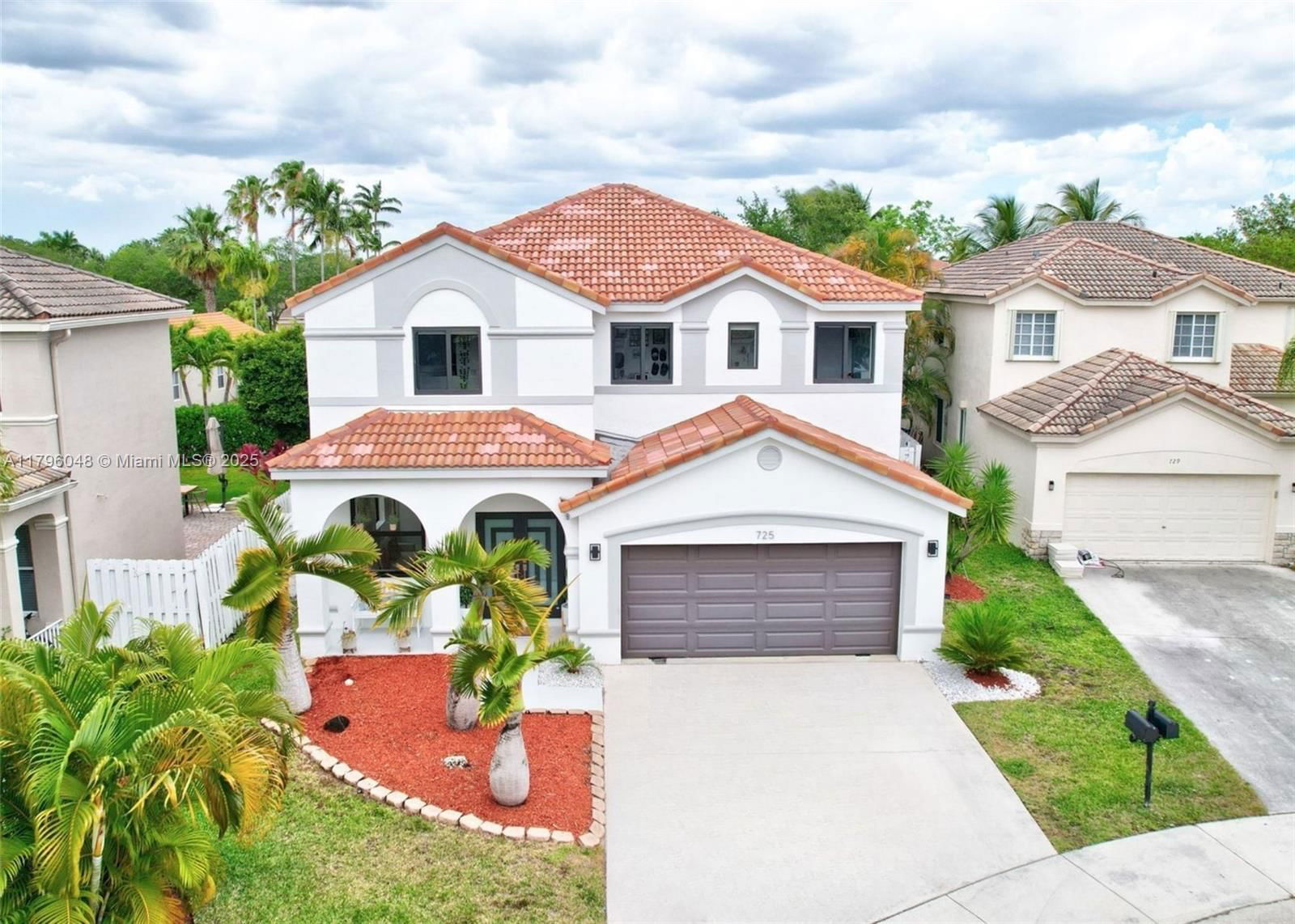 Real estate property located at 725 Tanglewood Cir, Broward, Sector 3 - Parcels H I J, Weston, FL