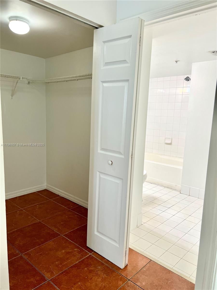 Real estate property located at 150 96th Ave #9-208, Broward, La Via Condo, Pembroke Pines, FL