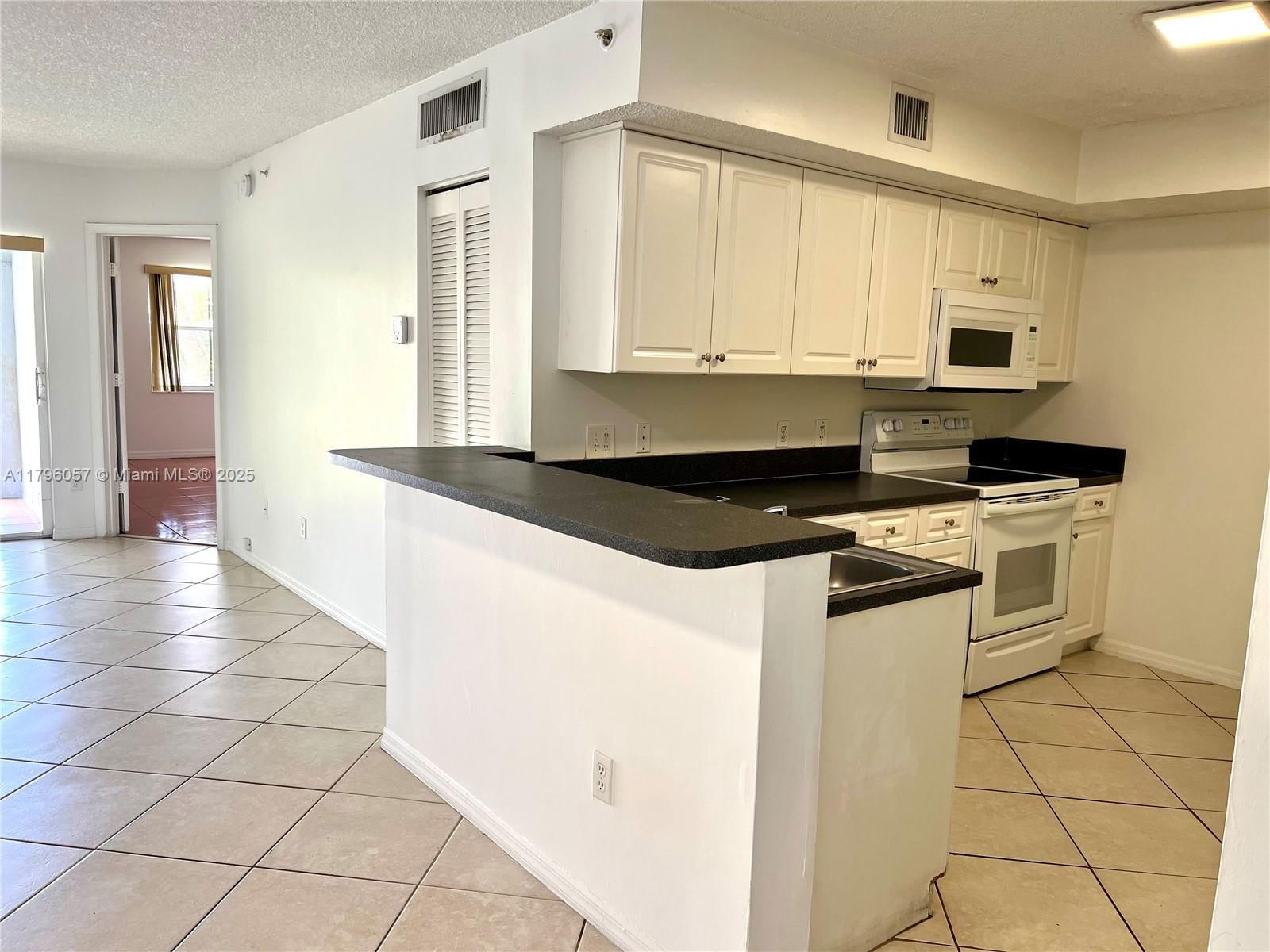 Real estate property located at 150 96th Ave #9-208, Broward, La Via Condo, Pembroke Pines, FL